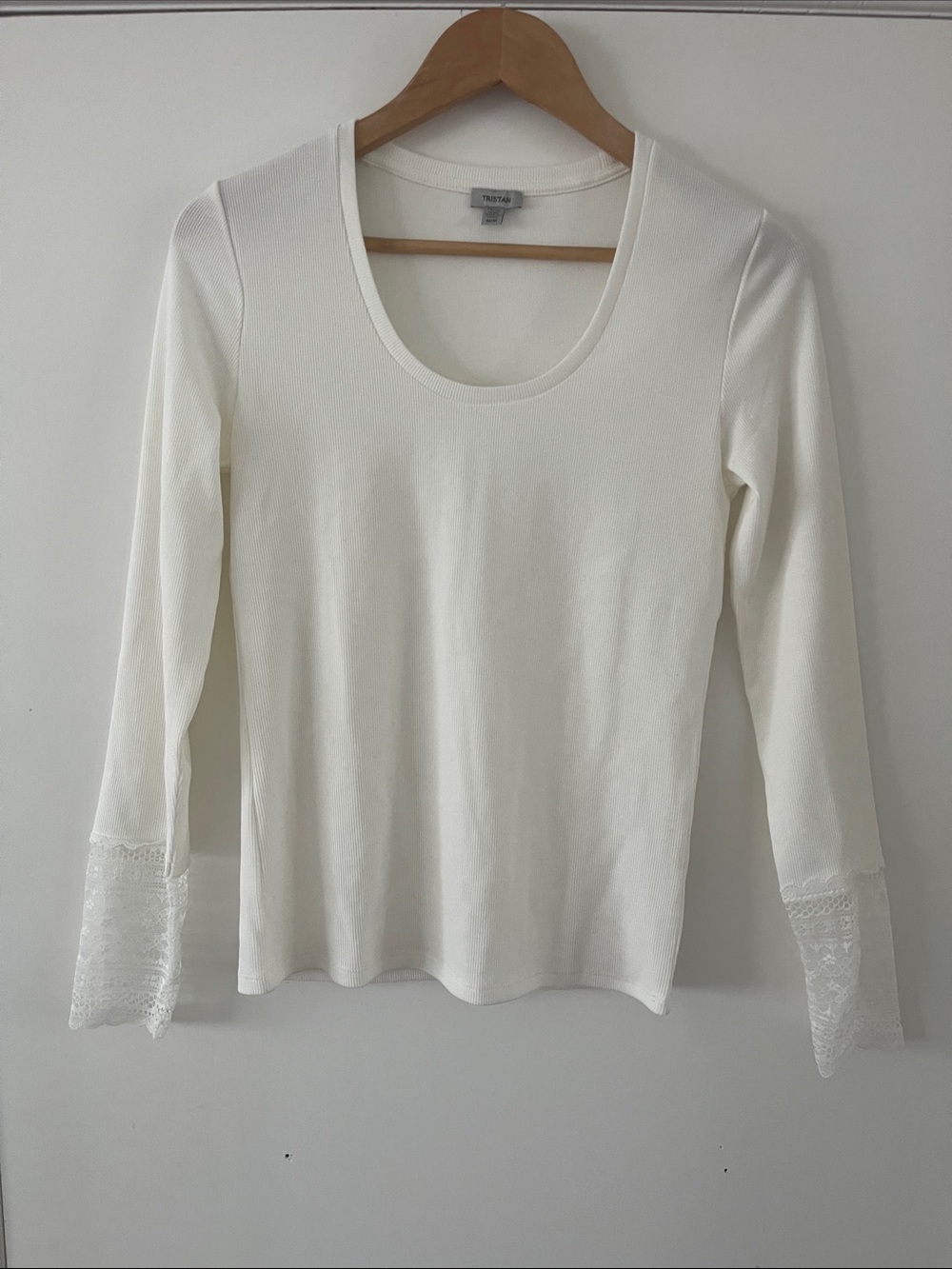 Tristan Scoop Neck Long-Sleeve Top in White With Lace Cuffs